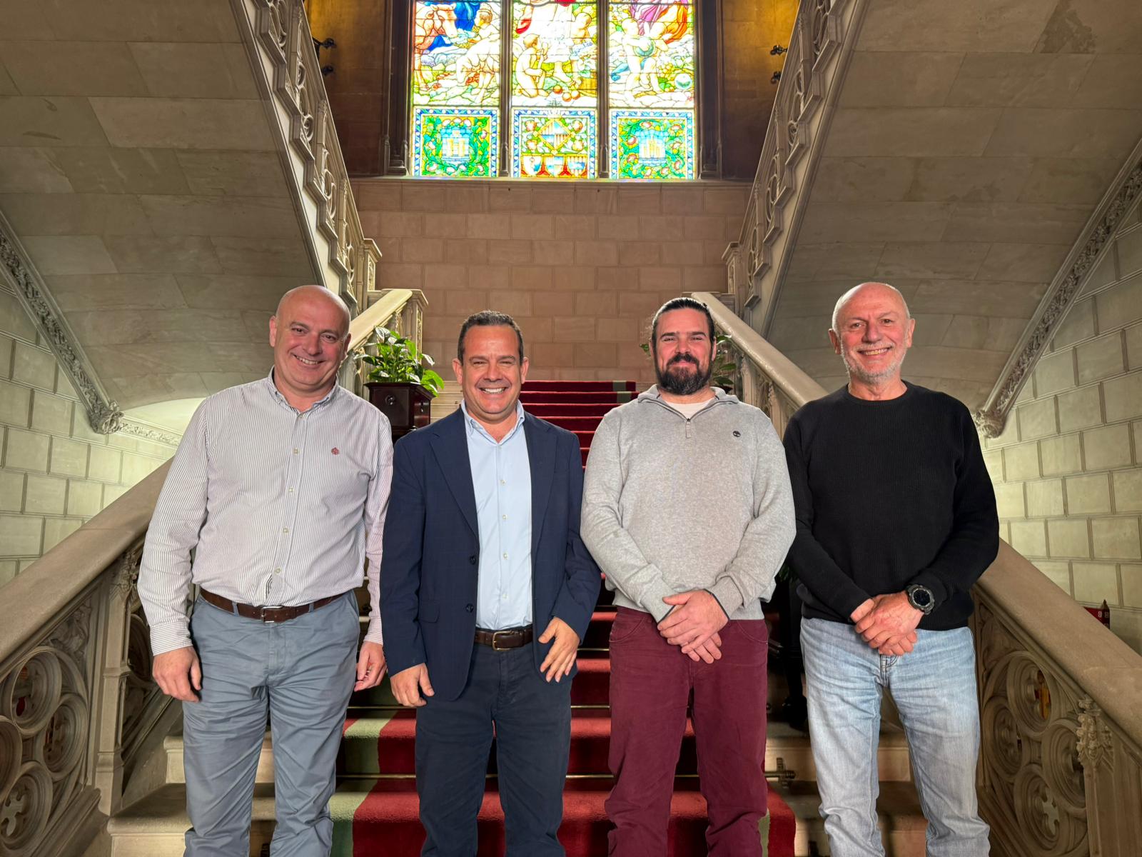 El conseller de Presidència, Toni Fuster, es reuneix amb el batle d'Estellencs, Bernat Isern, per parlar de l'avantprojecte de llei de la Serra de Tramuntana.