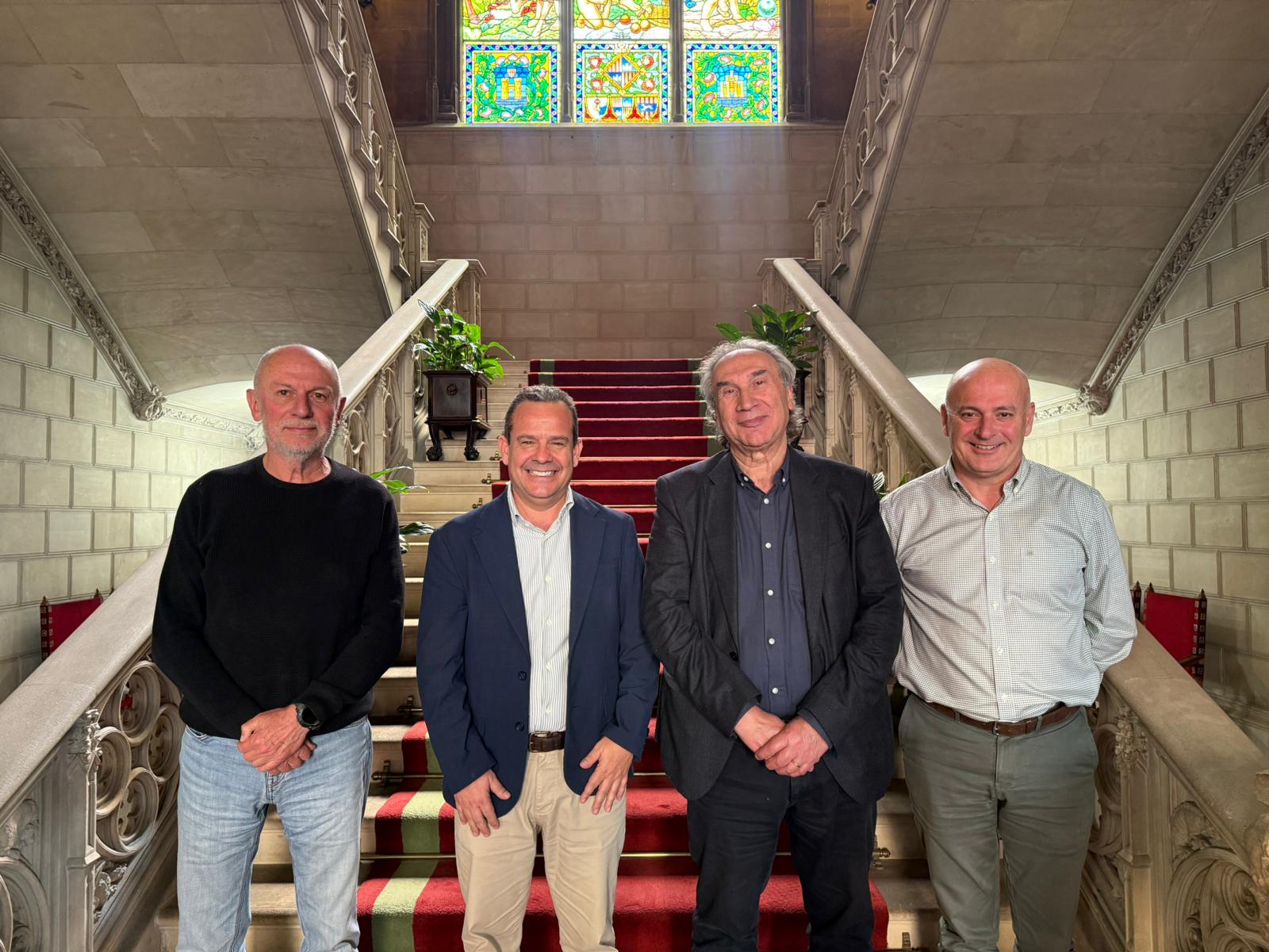 El conseller de Presidència, Toni Fuster, es reuneix amb el batle de Pollença, Martí March, per parlar de l'avantprojecte de llei de la Serra de Tramuntana.