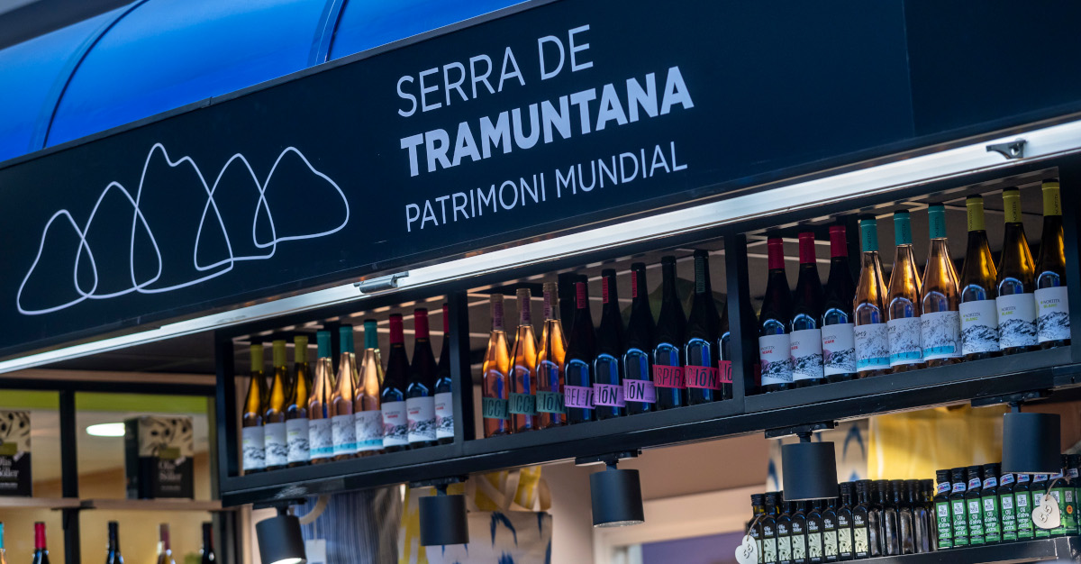 Parada de mercado con productos con el Distintiu Serra de Tramuntana